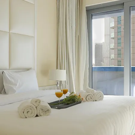 2 Minute Walk To Dubai Mall - 3 Bedroom Burj Khalifa View With Pool And Spa Exterior photo
