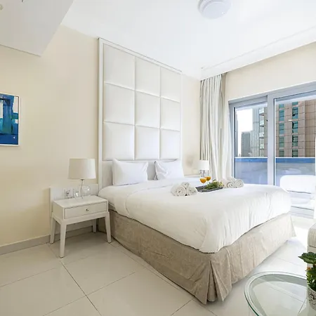 2 Minute Walk To Dubai Mall - 3 Bedroom Burj Khalifa View With Pool And Spa Exterior photo