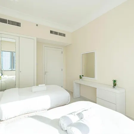 2 Minute Walk To Dubai Mall - 3 Bedroom Burj Khalifa View With Pool And Spa Exterior photo