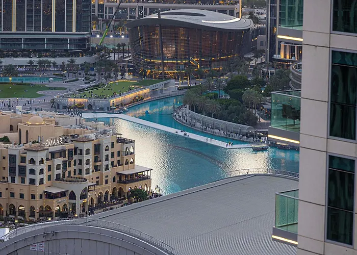 2 Minute Walk To Dubai Mall - 3 Bedroom Burj Khalifa View With Pool And Spa