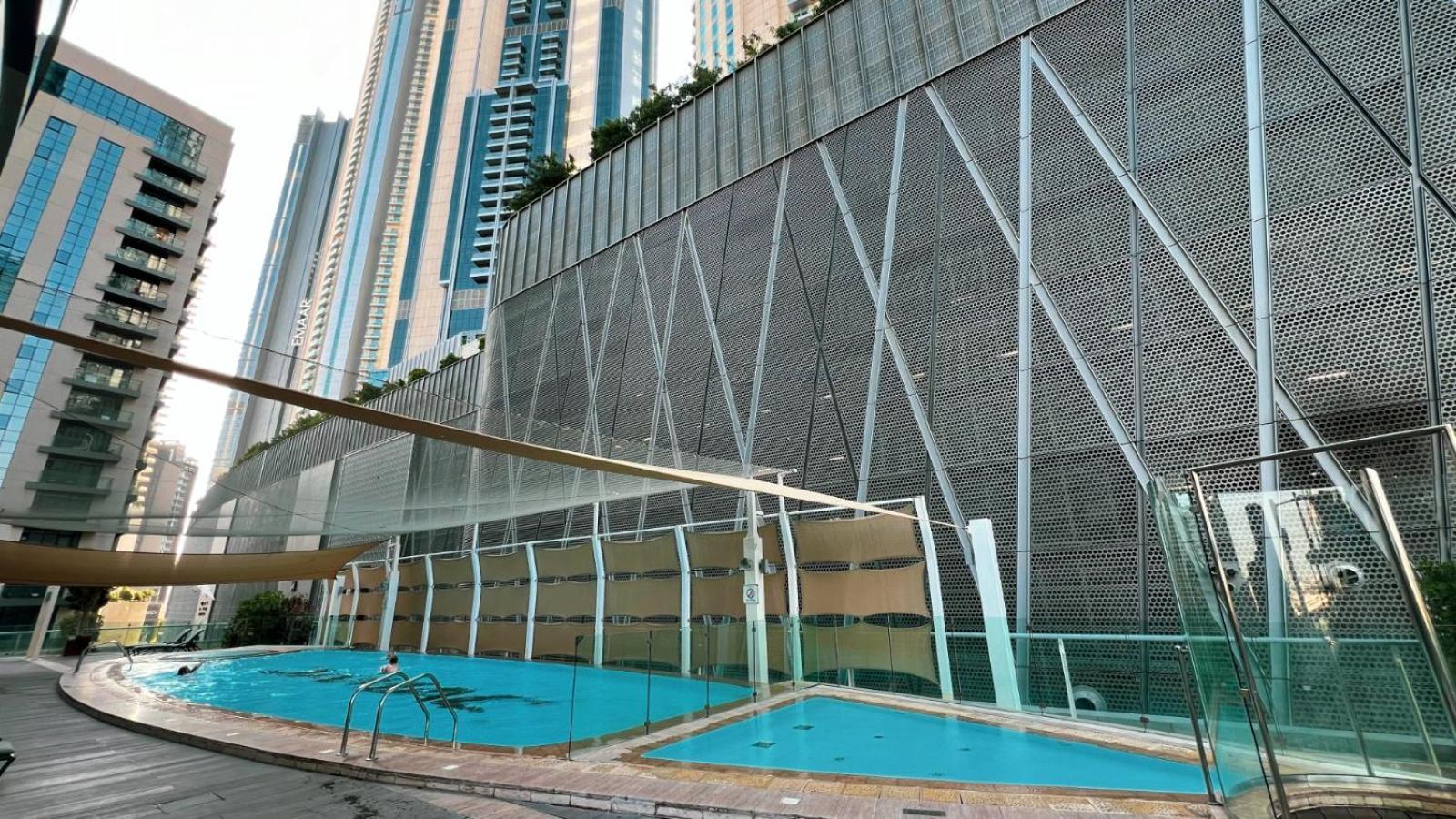 Appartamento 2 Minute Walk To Mall - 3 Bedroom Burj Khalifa View With Pool And Dubai