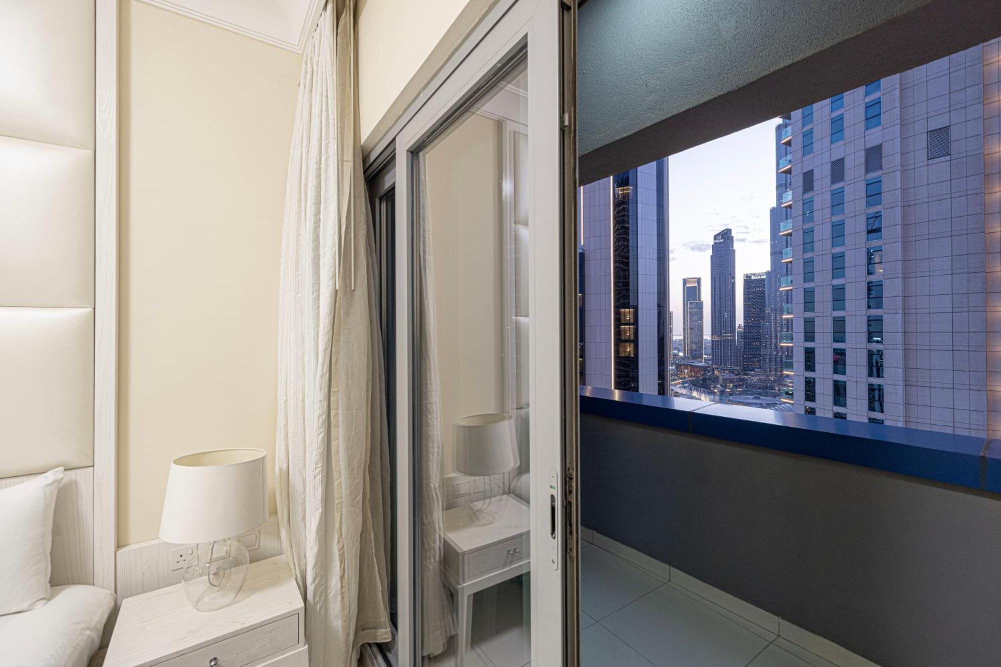 2 Minute Walk To Mall - 3 Bedroom Burj Khalifa View With Pool And Дубай