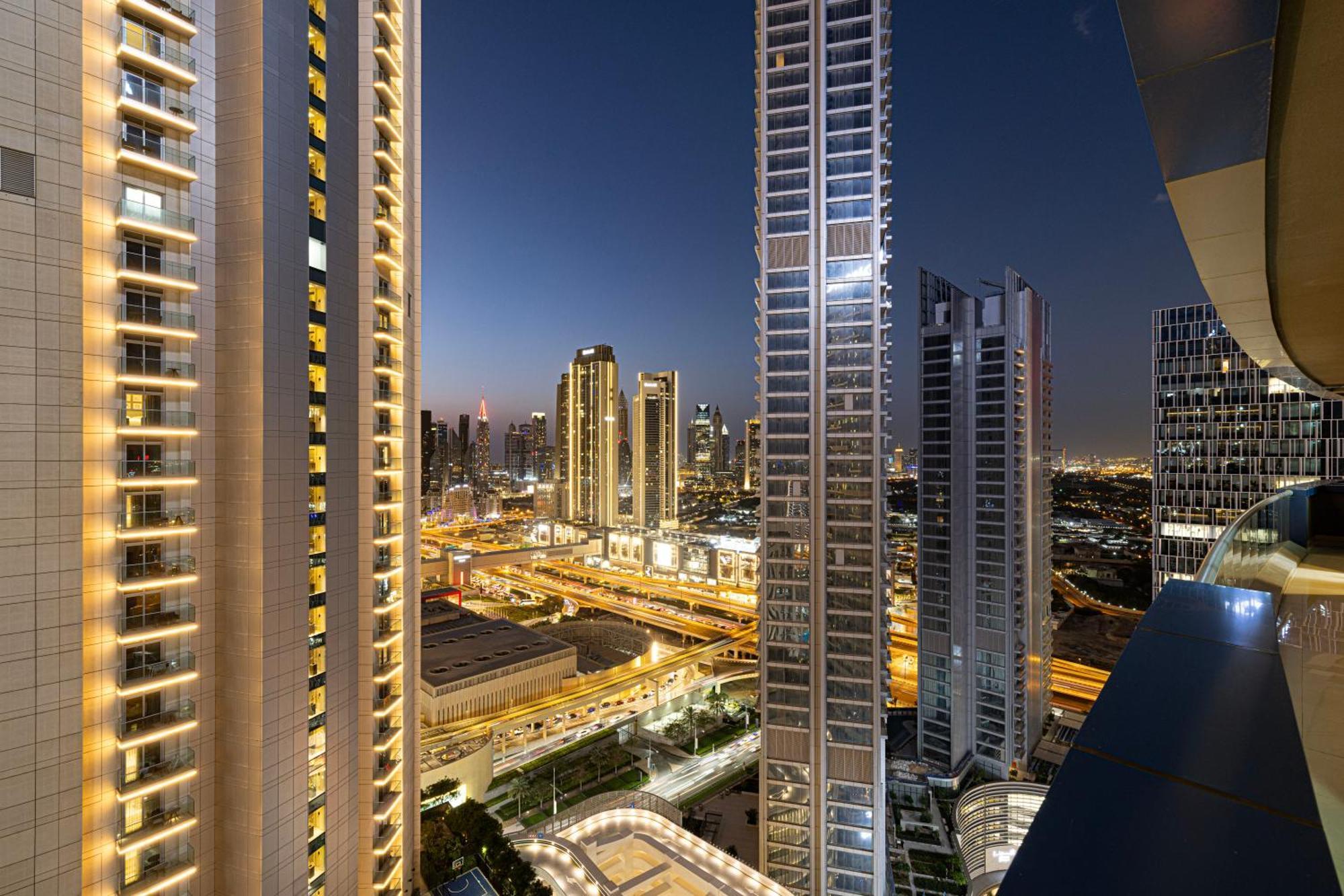 2 Minute Walk To Mall - 3 Bedroom Burj Khalifa View With Pool And Дубай