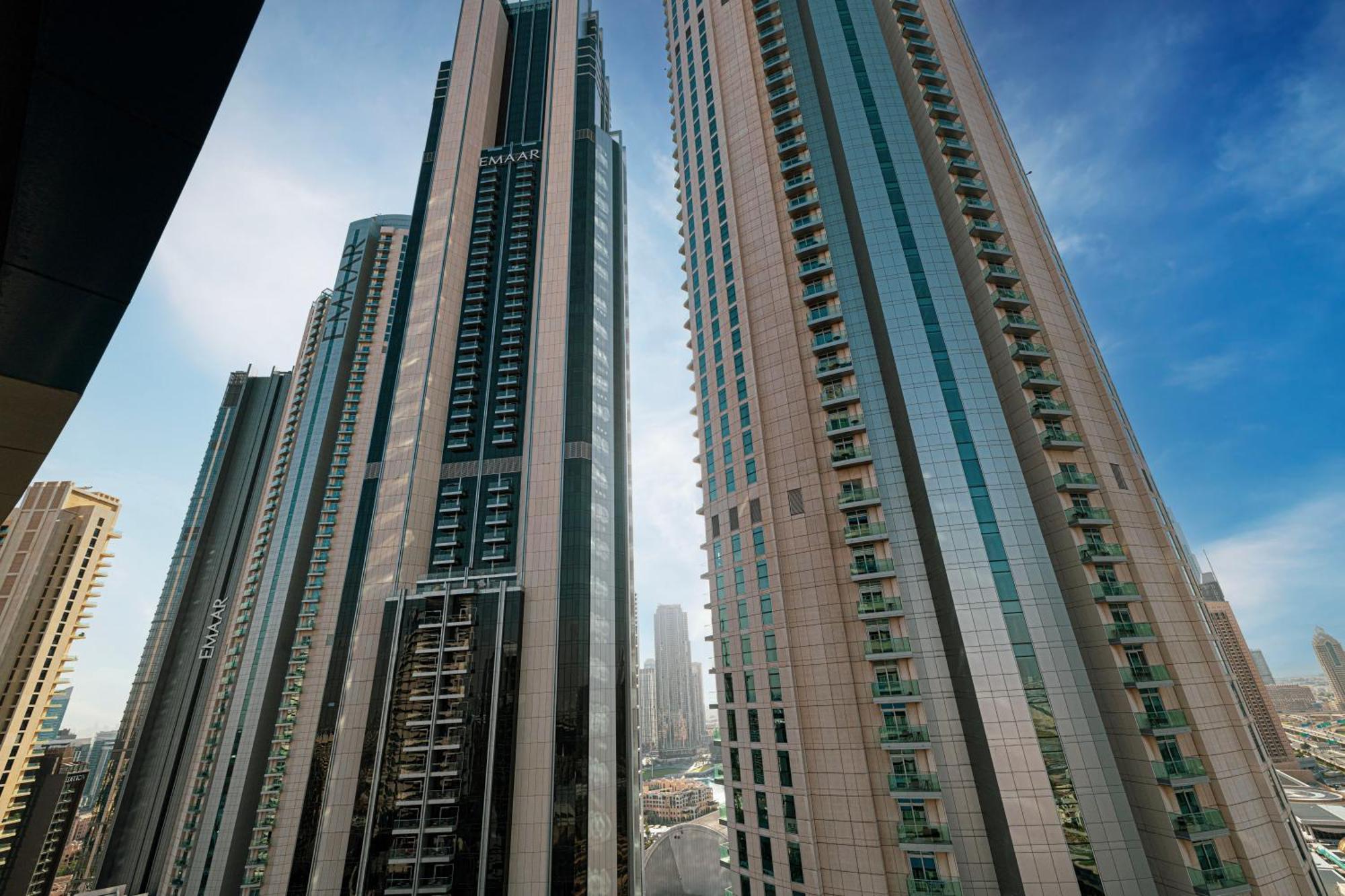 2 Minute Walk To Mall - 3 Bedroom Burj Khalifa View With Pool And Апартаменты Дубай