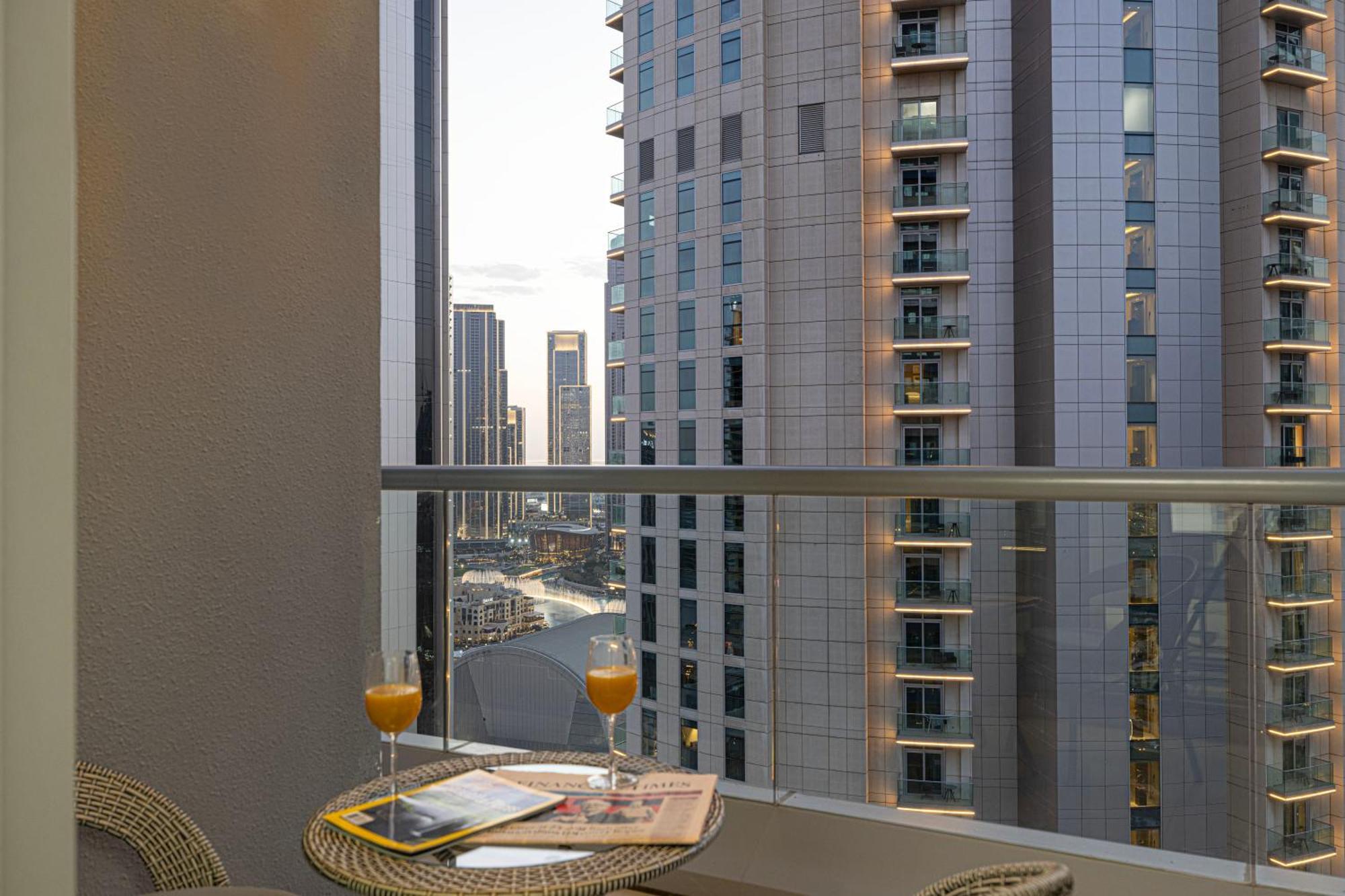 2 Minute Walk To Mall - 3 Bedroom Burj Khalifa View With Pool And * Дубай