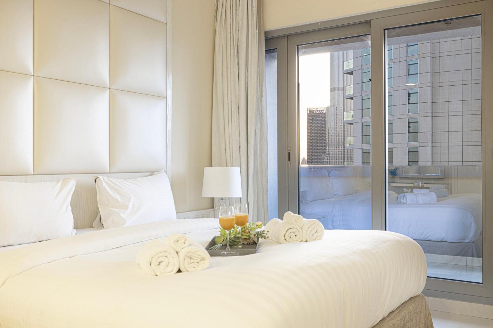 Апартаменты 2 Minute Walk To Mall - 3 Bedroom Burj Khalifa View With Pool And