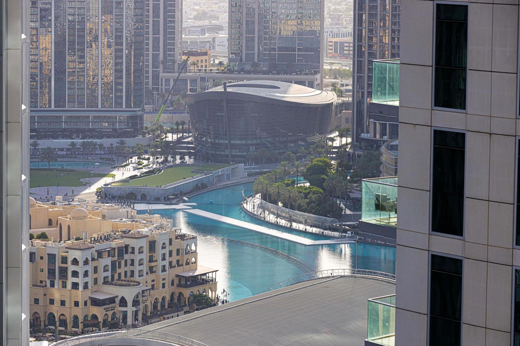 Appartamento 2 Minute Walk To Mall - 3 Bedroom Burj Khalifa View With Pool And