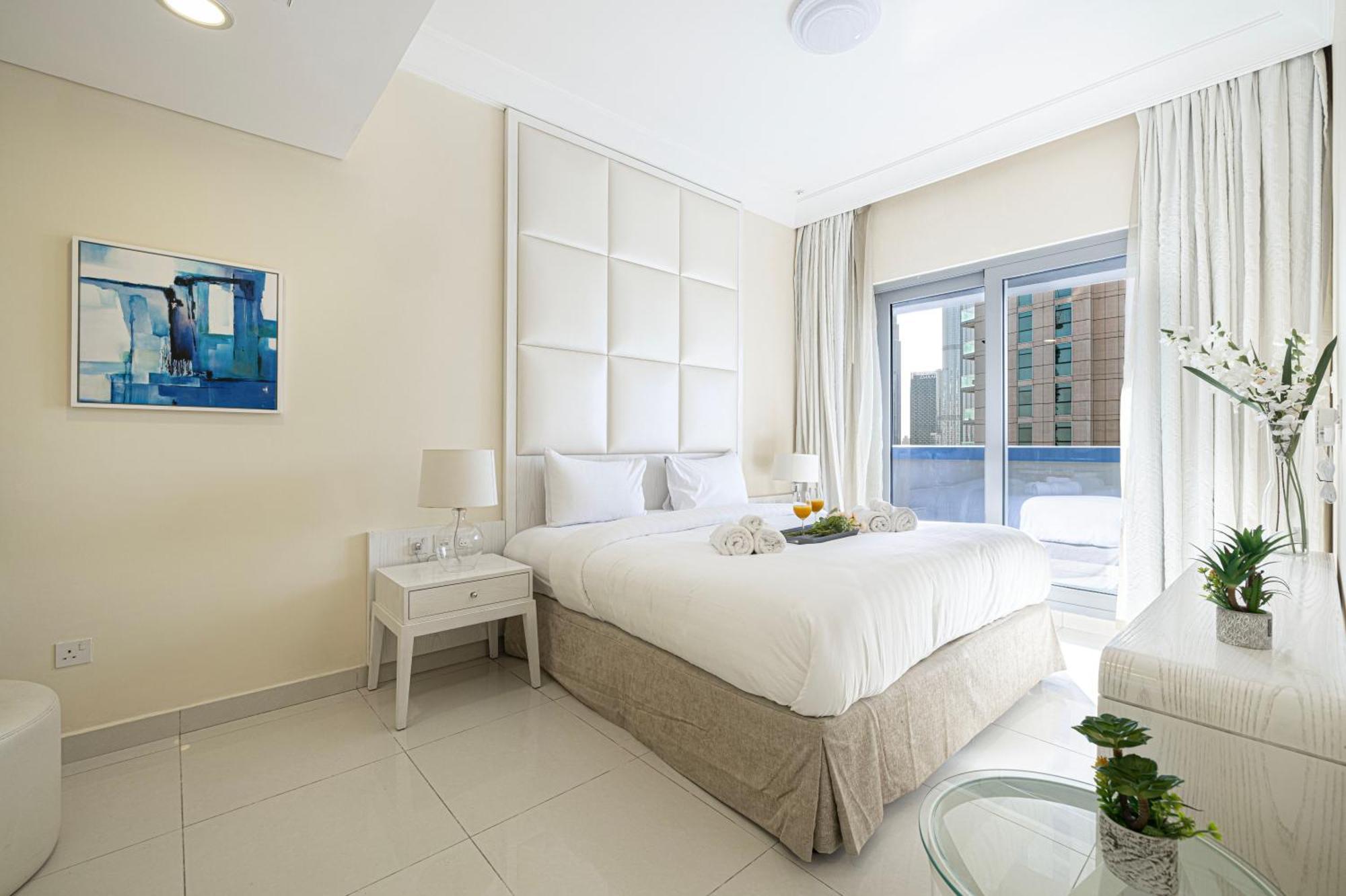 2 Minute Walk To Mall - 3 Bedroom Burj Khalifa View With Pool And Дубай